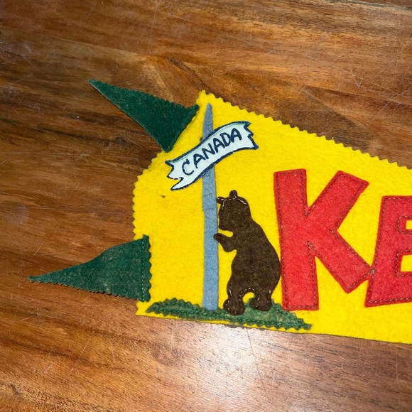 Vintage Percy’s Felties Canada ‘Kenora’ Bear Felt Pennant Native American Indian - Picture 2 of 6